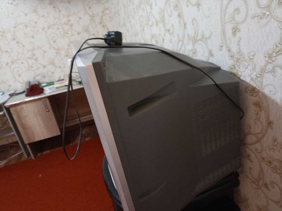 Продается телевизор диагональ 72 PANASONIK