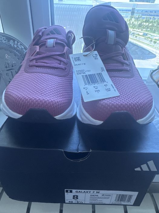 Продам новые кроссовки adidas