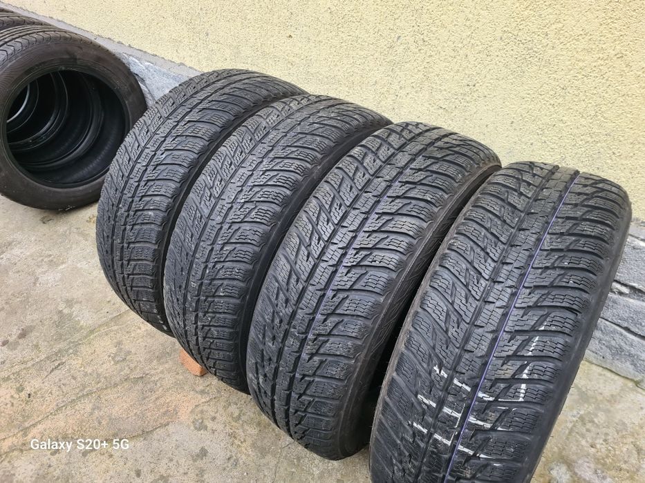 215/70 R16 Nokian