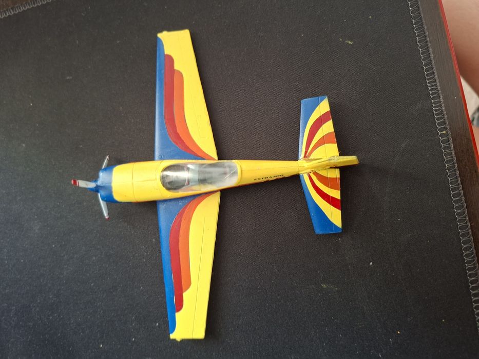 Fac macheta Extra300L la comanda