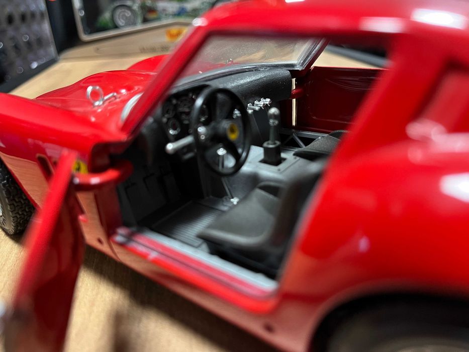 BBURAGO метална колекционерска количка модел FERARRI 250 GTO 1962г.