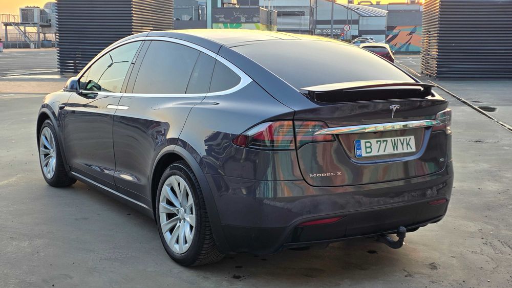 TESLA Model X