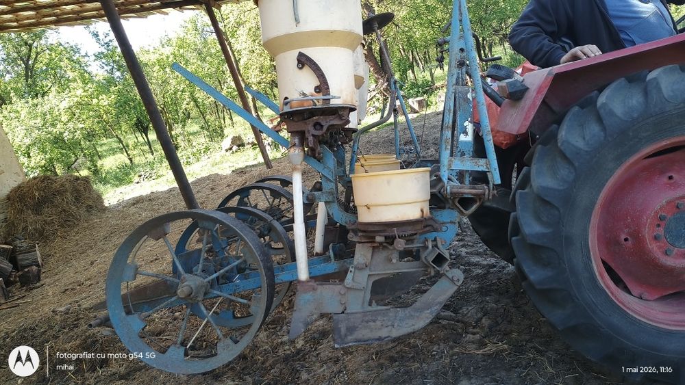 Vând semănătoare mecanică olt