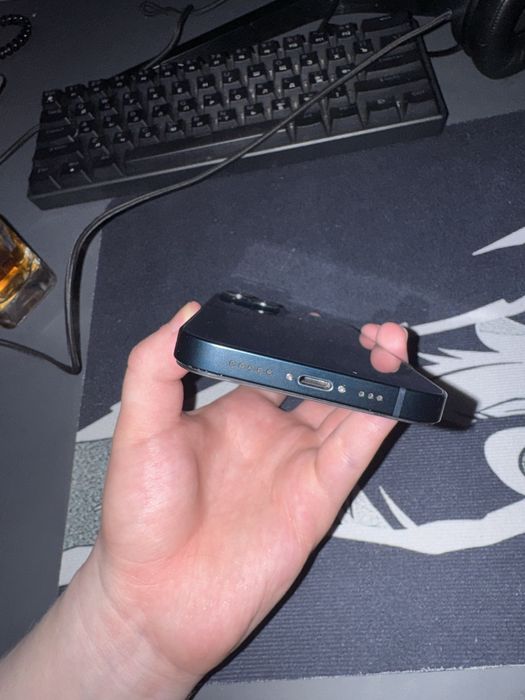 Продам iPhone 13