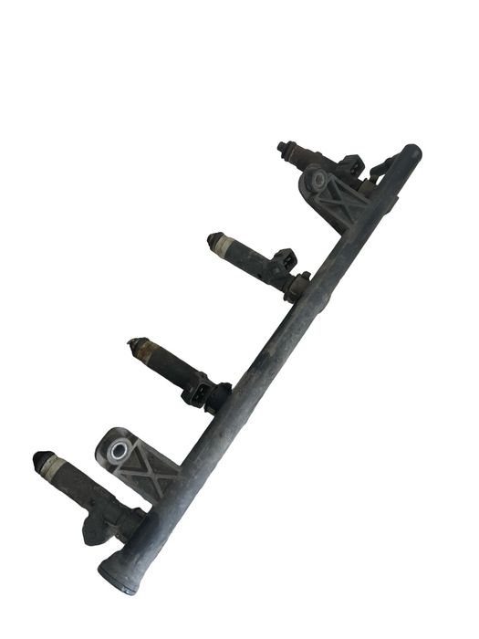 Rampa + Injectoare Dacia Logan Ls_ 2004 -> 1.4I 8200494284A