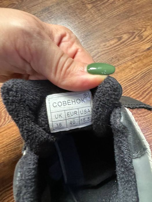 Продаются детские кроссовки утеплённые