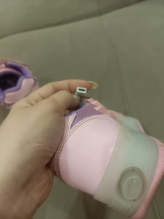 Продам роликовые кроссовки