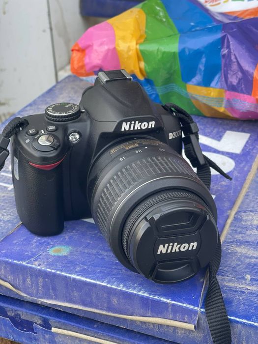 Nikon D 3000 ...