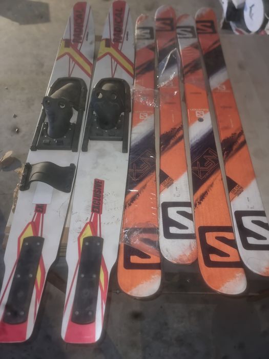 Vând stoc de echipamente penru ski și snowboard