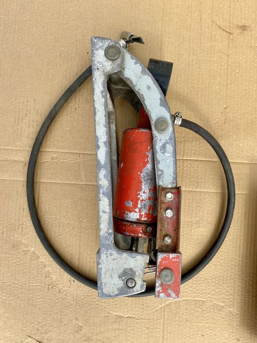 Насос ножной автомобильный