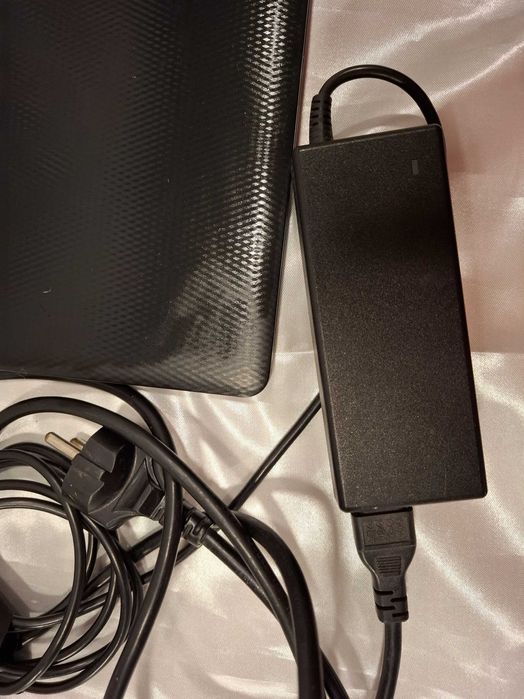 Лаптоп DELL Inspiron 15 3000