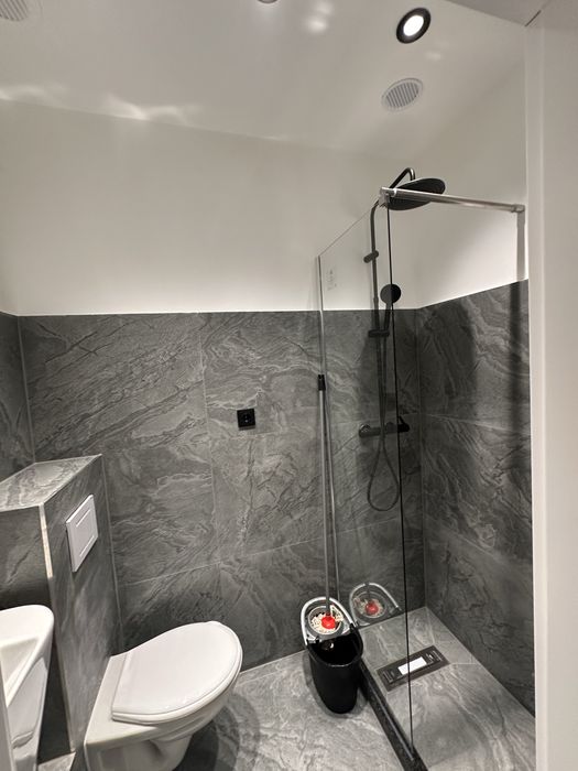 Închiriez garsonieră complet renovată – Totul NOU – Locație excelentă! — fotografia 3