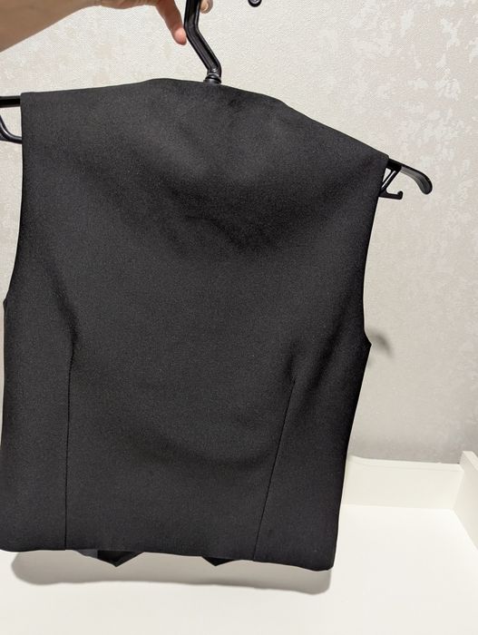 Жилет чёрный размер 42