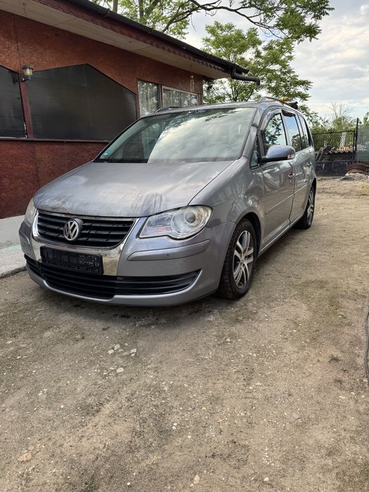 VOLKSWAGEN Touran