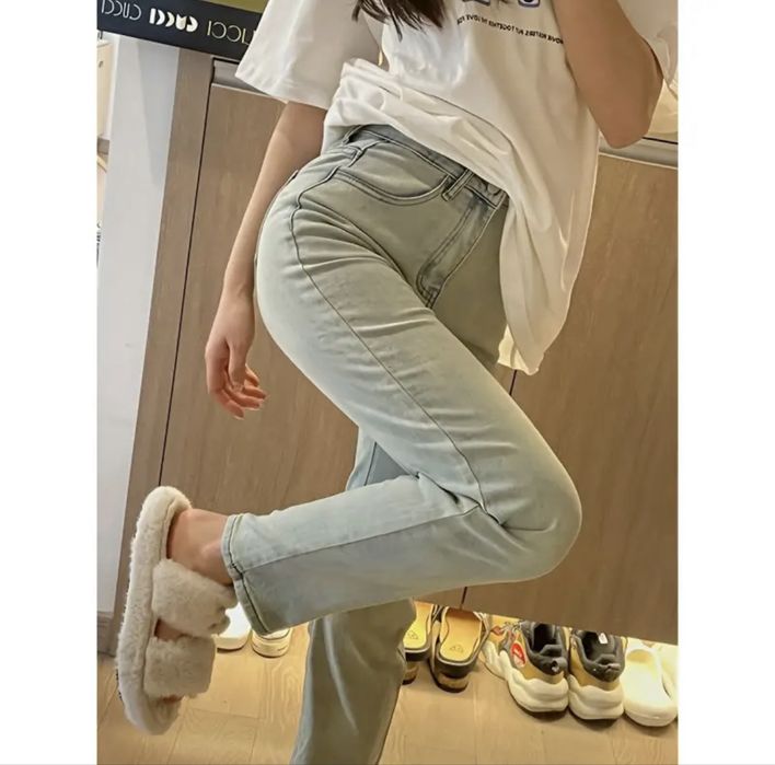 Женские джинсы.