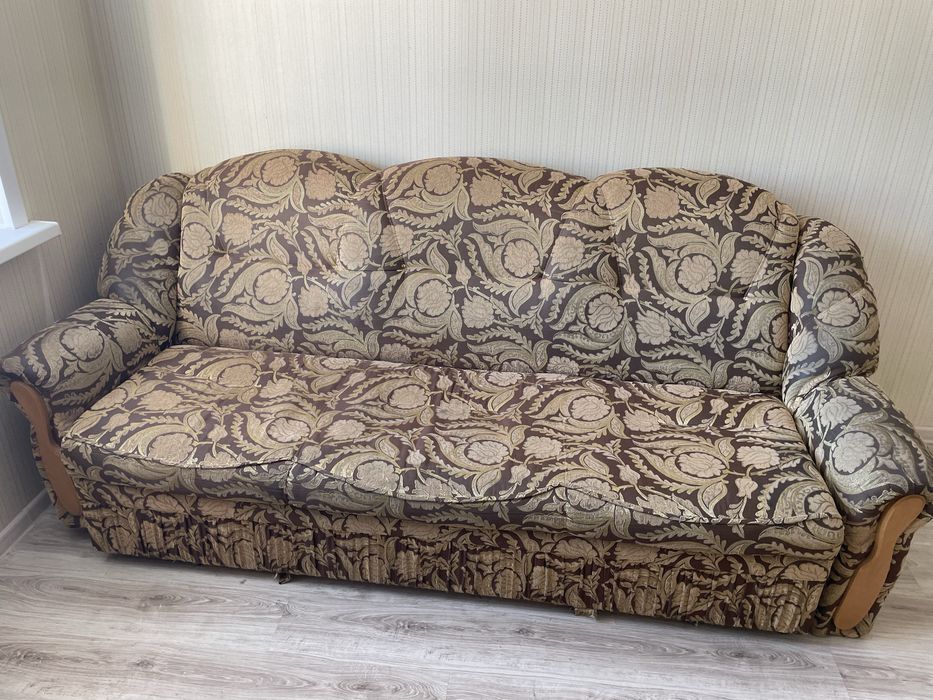 Мебель, два девана и два шкафа