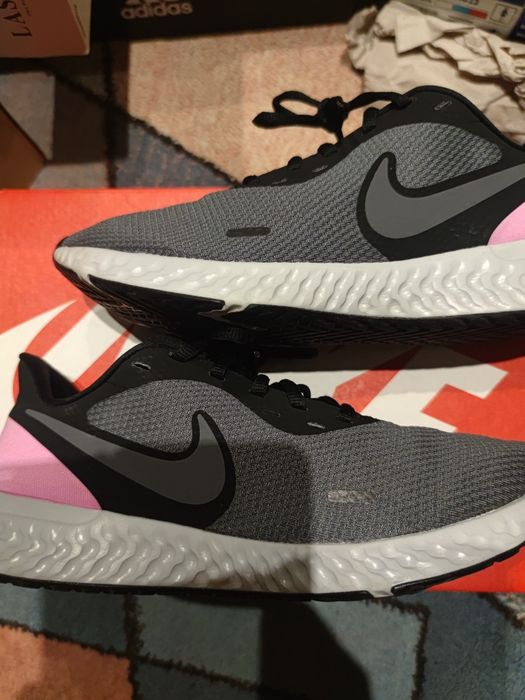 Adidași Nike nr. 42