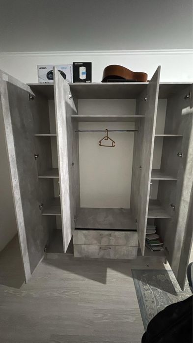 Шкаф сатылады.