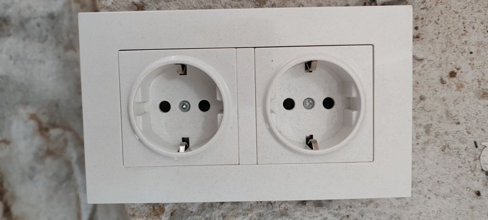 Priza dubla cu doua module