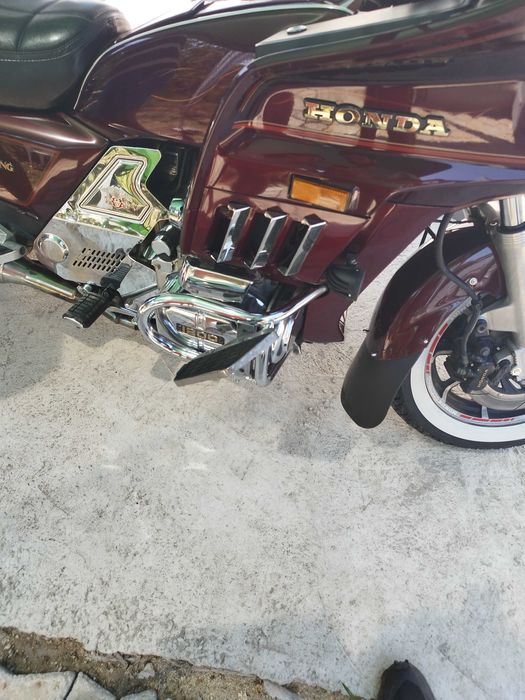 Продавам си мотора Honda Gold wing GL1200