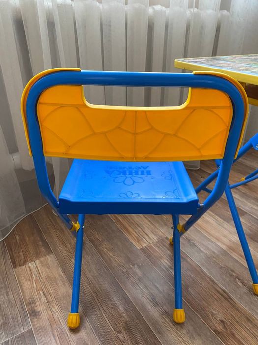 Детский столик и стулчик