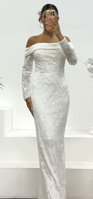 Бяла официална рокля