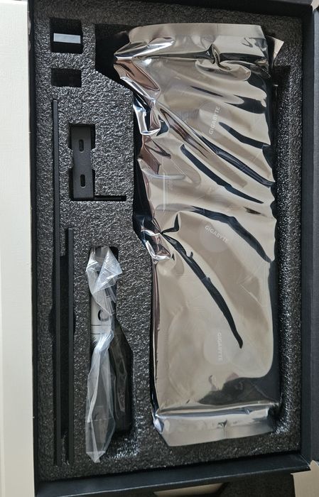 Видеокарта Gigabyte RTX 5080 Windforce OC SFF, 16 GB