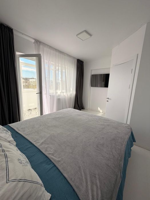 Inchiriez apartament 3 camere + loc parcare