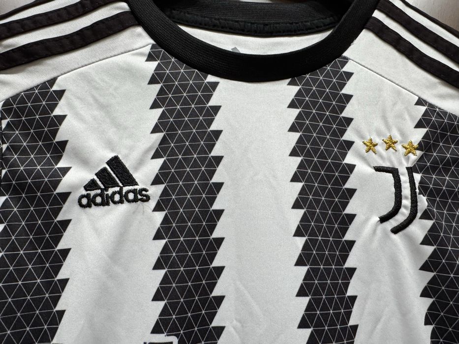 Продавам детски тениски на Партизан Белград и Ювентус