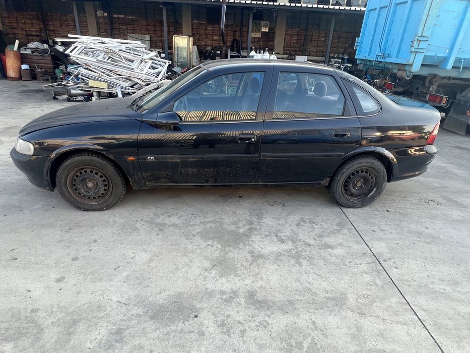 Opel Vectra B 2.0 дизел НА ЧАСТИ