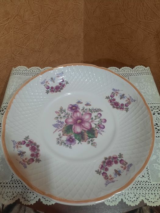 Фарфоровое блюдо " Золотая пчелка" ,  Конаковский ФЗ. Рельефный фарфор