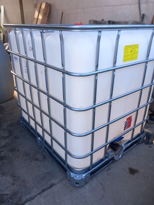 Bazin IBC pe palet din metal  și plastic