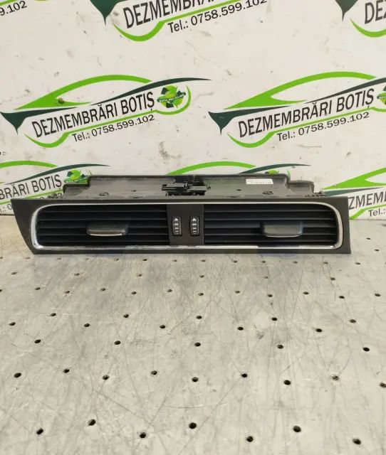 Grila ventilatie bord centru Audi A4 2008