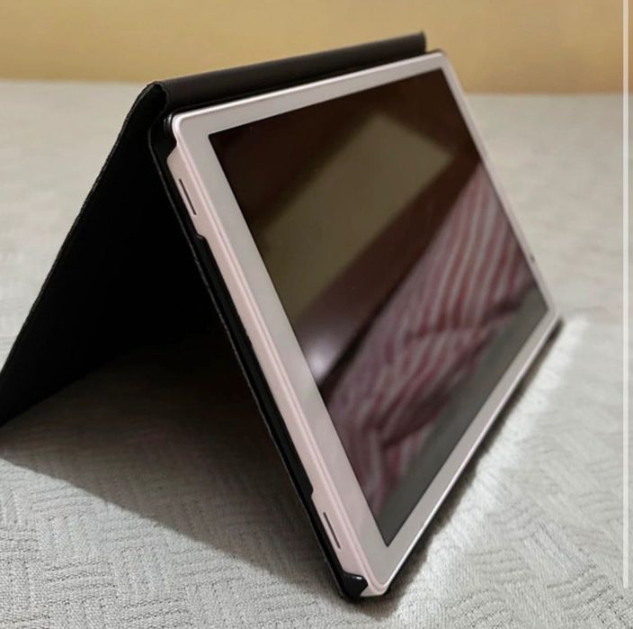 Tabletă Toscido folosită rar pentru jocuri/filme.