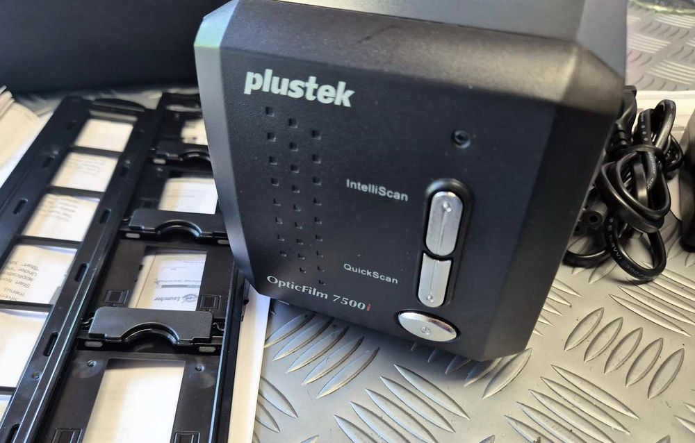 Професионален филмов скенер Plustek OpticFilm 7500i