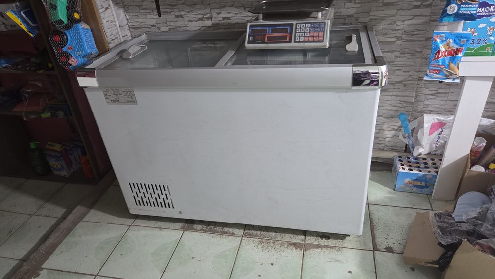 Продам витриный холодильник