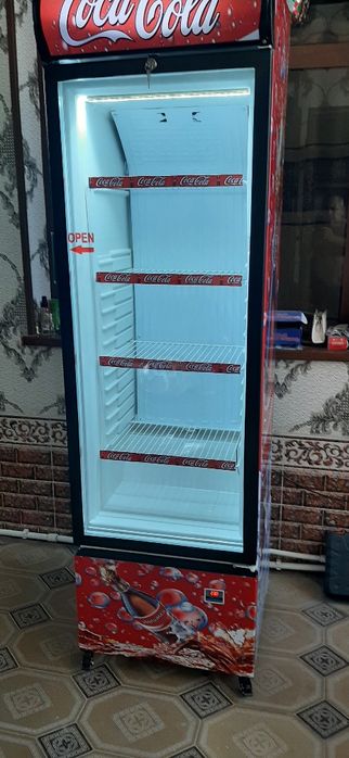 Холодилник витрина самодельный для напитков для малочни для десертов