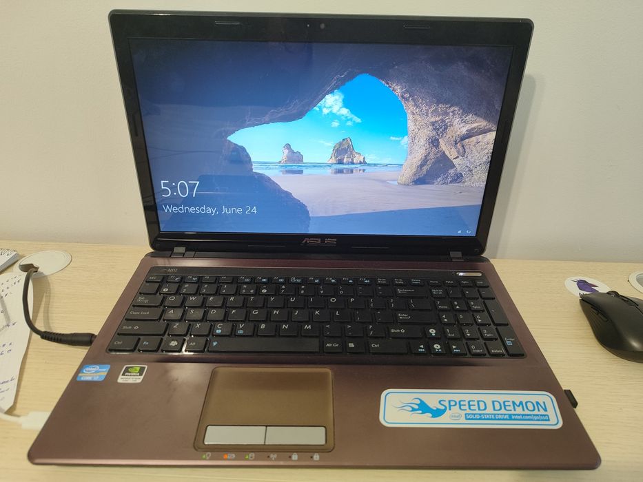 Laptopuri Samsung, Asus
