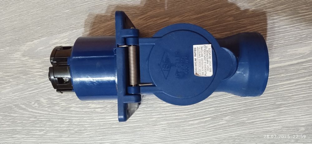 Продаётся 4контакная 3фазовая розетка и вилка на 660волть