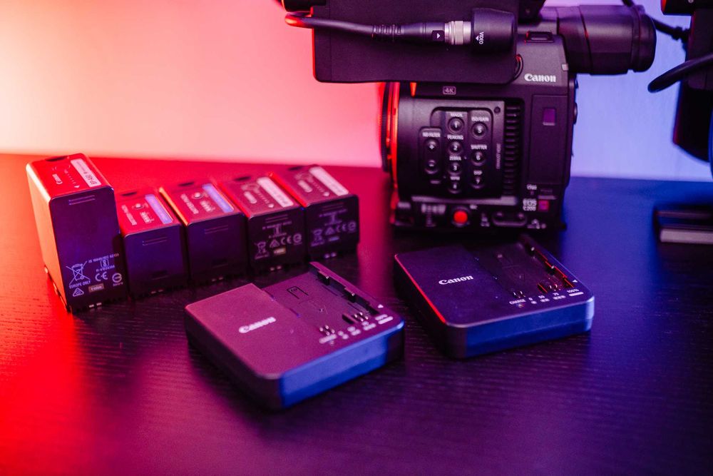 2x Canon C200 Cinema camera ( Pret redus pentru 2 saptamani)