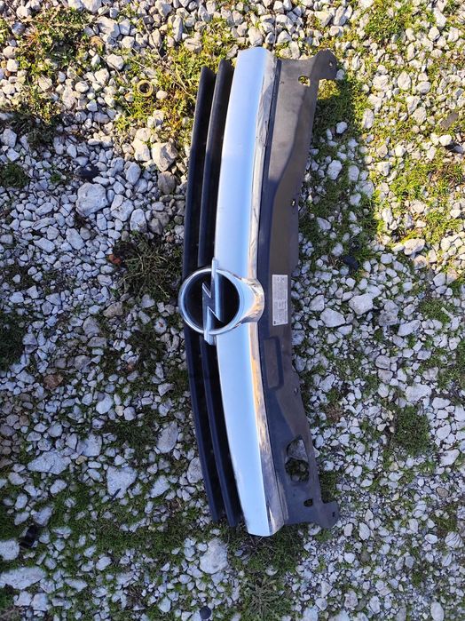 Решетка Опел Астра Н