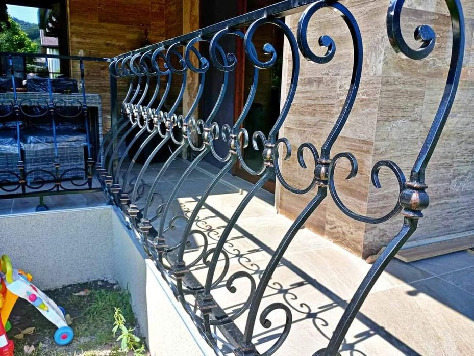 Изработка на решетки и парапети от ковано желязо