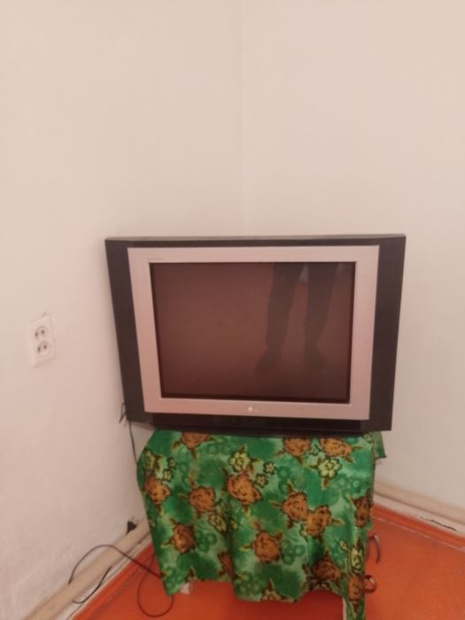 Телевизор LG продам