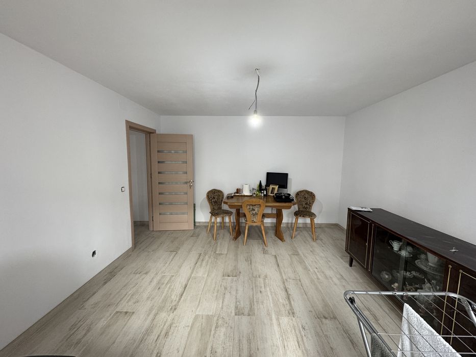 Vând apartament cu 3 camere