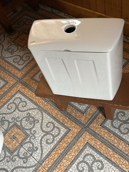 Унитаз с бачком все в комплекте есть