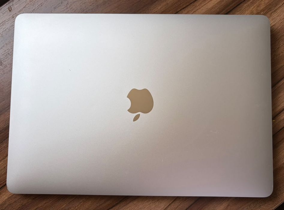Продам MacBook Air M1 (2020)