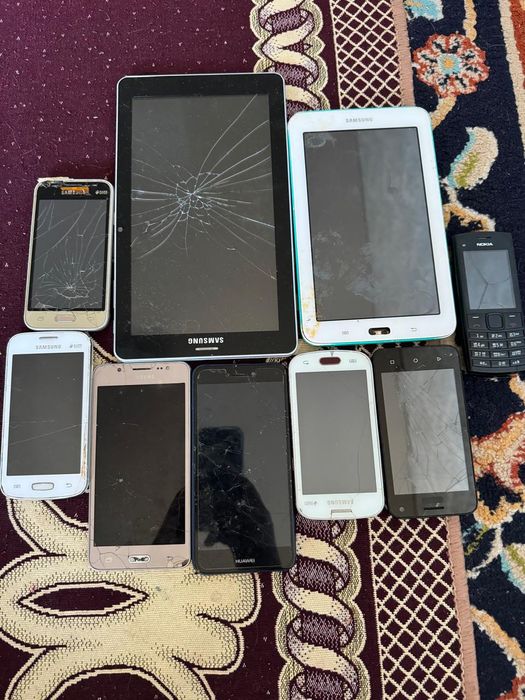 Телефон на запчасти