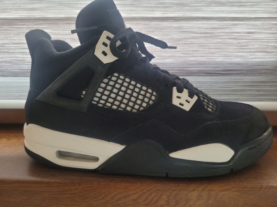 Nike Jordan Retro 4 white thunder