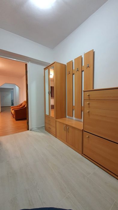 Apartament cu 4 camere de inchiriat