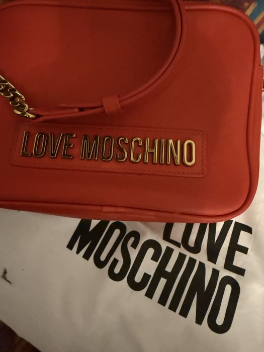 Червена чанта LOVE MOSCHINO